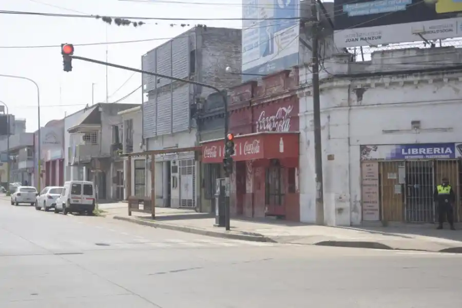 QUIOSCO. La víctima y su hijo se habían detenido para comprar cigarrillos.  