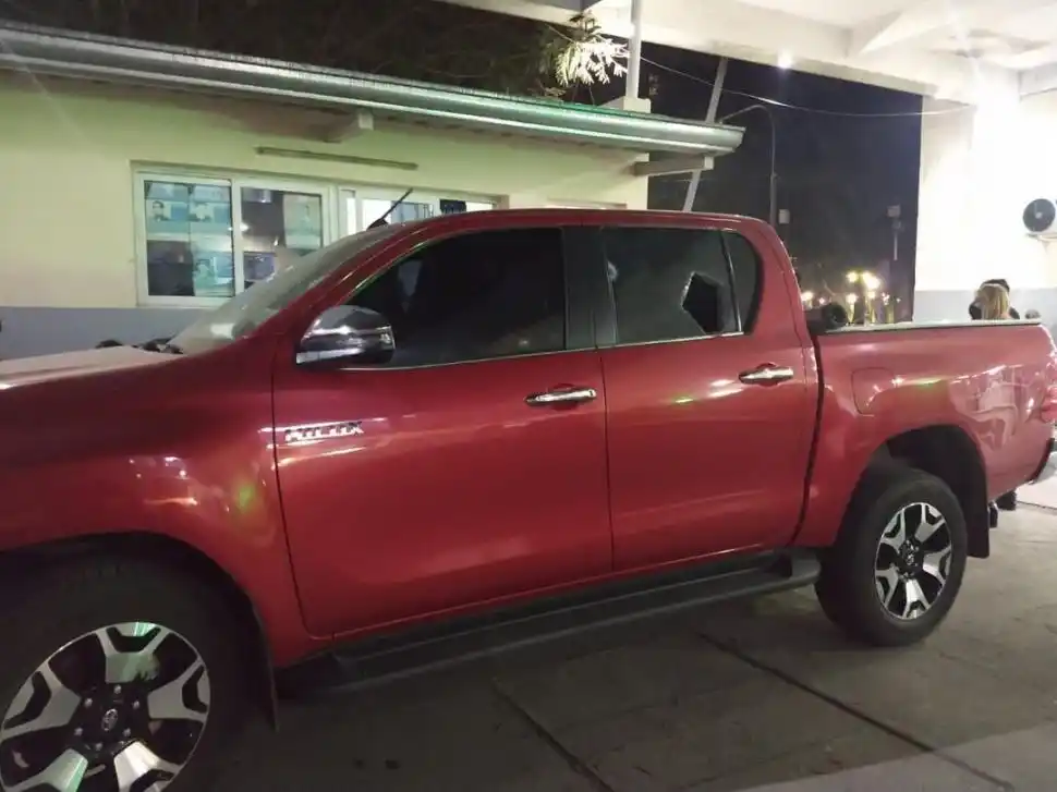  LAS MARCAS DE LA TRAGEDIA. El vidrio roto de la camioneta. la gaceta / foto de matÍAS QUINTANA