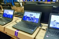 La Nación ya tiene listas las netbooks y empieza a repartirlas