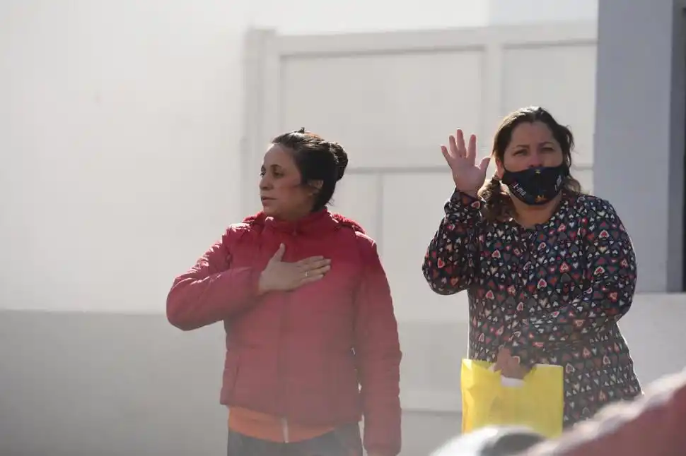 DEVOCIÓN MARIANA. La imagen fue saludada con respeto y con fe por los tucumanos.