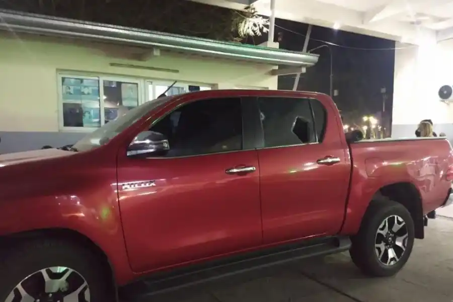 PRUEBA. El proyectil que acabó con la vida de la empresaria, después de atravesarle la cabeza, se desvió en el posacabezas y salió por la ventanilla trasera. 