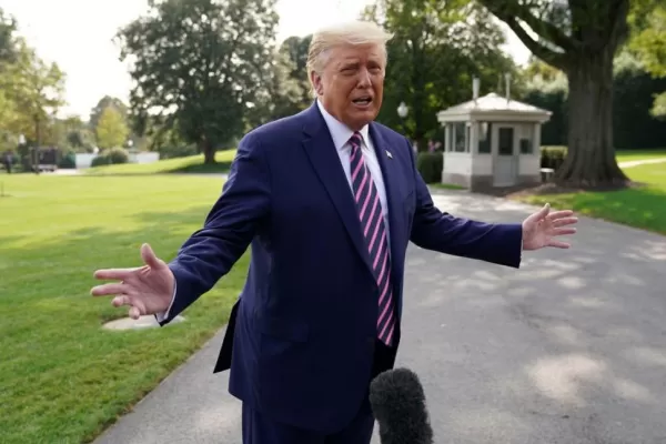 Trump afirma que dar clases contra el racismo es ofensivo