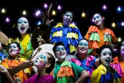 La murga describe la realidad desde el humor