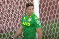 Emiliano Martínez tuvo un debut soñado en el Aston Villa