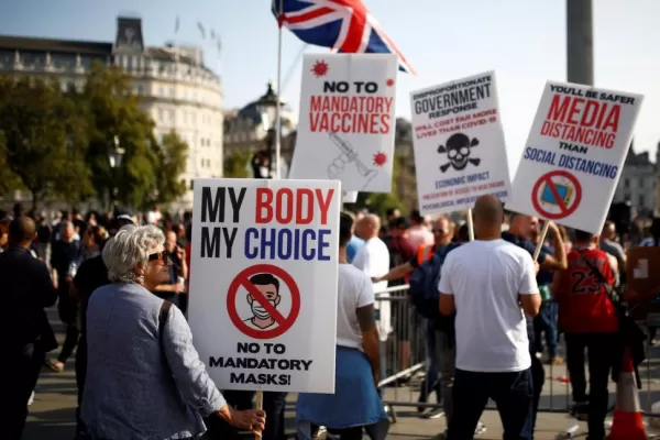 Europa cabalga la segunda ola de coronavirus, en medio de protestas