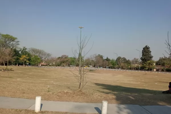Poco movimiento en las calles de Yerba Buena en un Día del Estudiante atípico