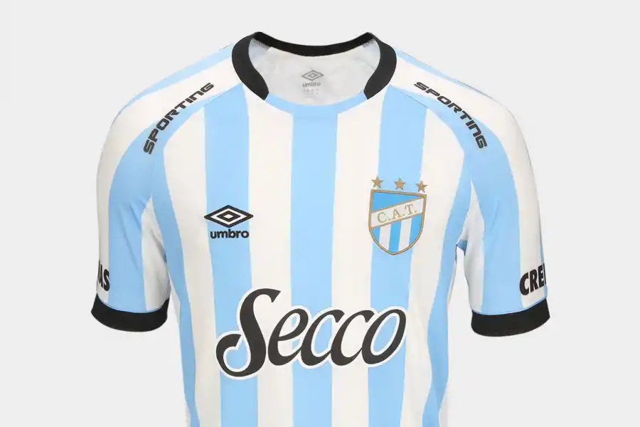 2018/19. Aparecen más espacios en blanco y detalles negros.