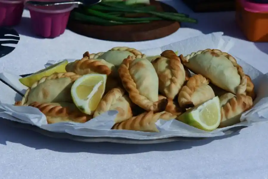 COMO DIOS MANDA. Las finalistas presentaron sus empanadas de matambre cocidas al horno de barro. 