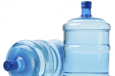 Alertan en Tucumán sobre el riesgo de consumir dos marcas de agua no aptas