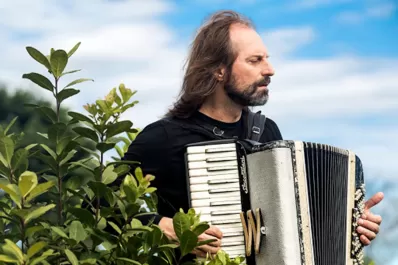 Cumpleaños para cantar: la celebración del Chango Spasiuk