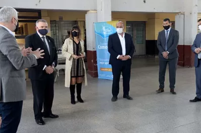 Manzur supervisó un plan de módulos alimentarios que alcanza a más de 140.000 niños