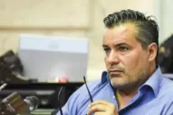 Video: un diputado le besó los pechos a su pareja en plena sesión