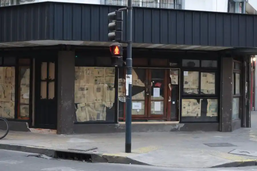 ESQUINA. Adiós al drugstore que llevaba años en San Juan y 25 de Mayo.