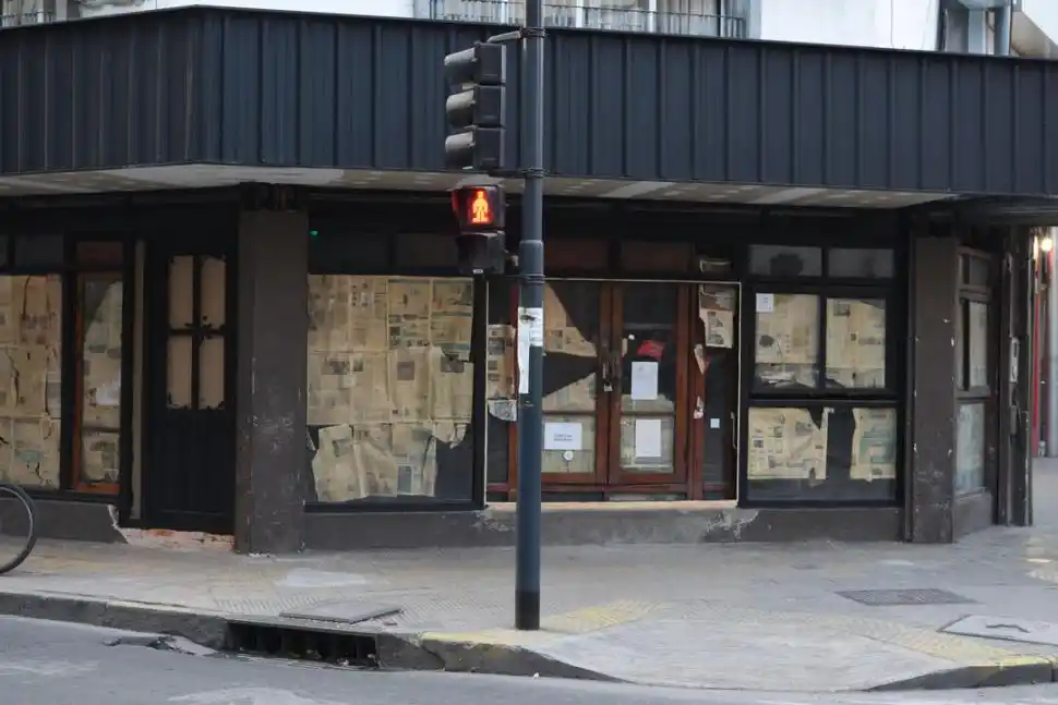 ESQUINA. Adiós al drugstore que llevaba años en San Juan y 25 de Mayo.
