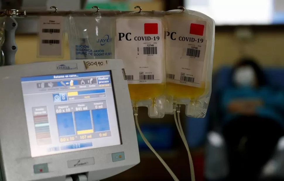 UN GESTO SOLIDARIO. Según datos oficiales, ya existe un padrón de 300 inscriptos como donantes de plasma para enfermos de covid-19. Reuters