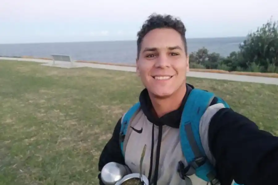 MATE. Patricio Reinoso disfruta la costa oceánica con costumbres locales. 