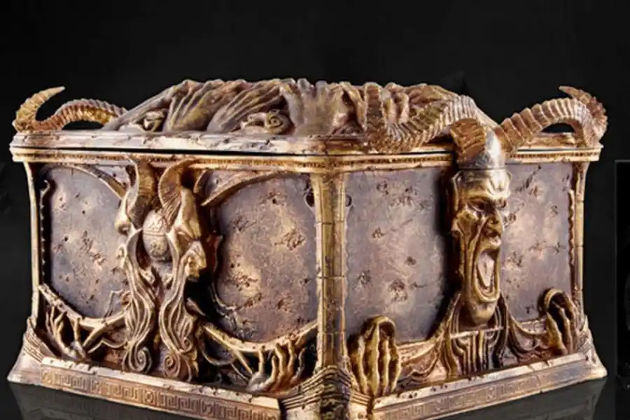 GUARDADO EN LOS ARCONES GRIEGOS. La esperaza, guardada en la caja de Pandora, sigue haciendo soportables los males para la humanidad. 