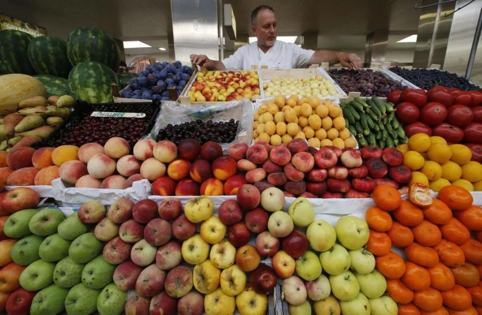 SALUDABLE. El Gobierno promueve el consumo de frutas y verduras. REUTERS