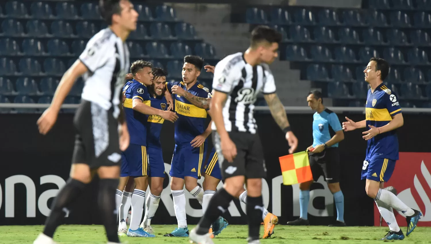 CONOCIDOS. Hace menos de dos semanas, Boca se llevó la victoria desde Asunción con dos goles de Salvio.