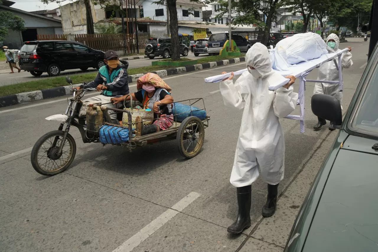 El mundo superó el millón de muertes por coronavirus y la OMS confía en hallar una solución