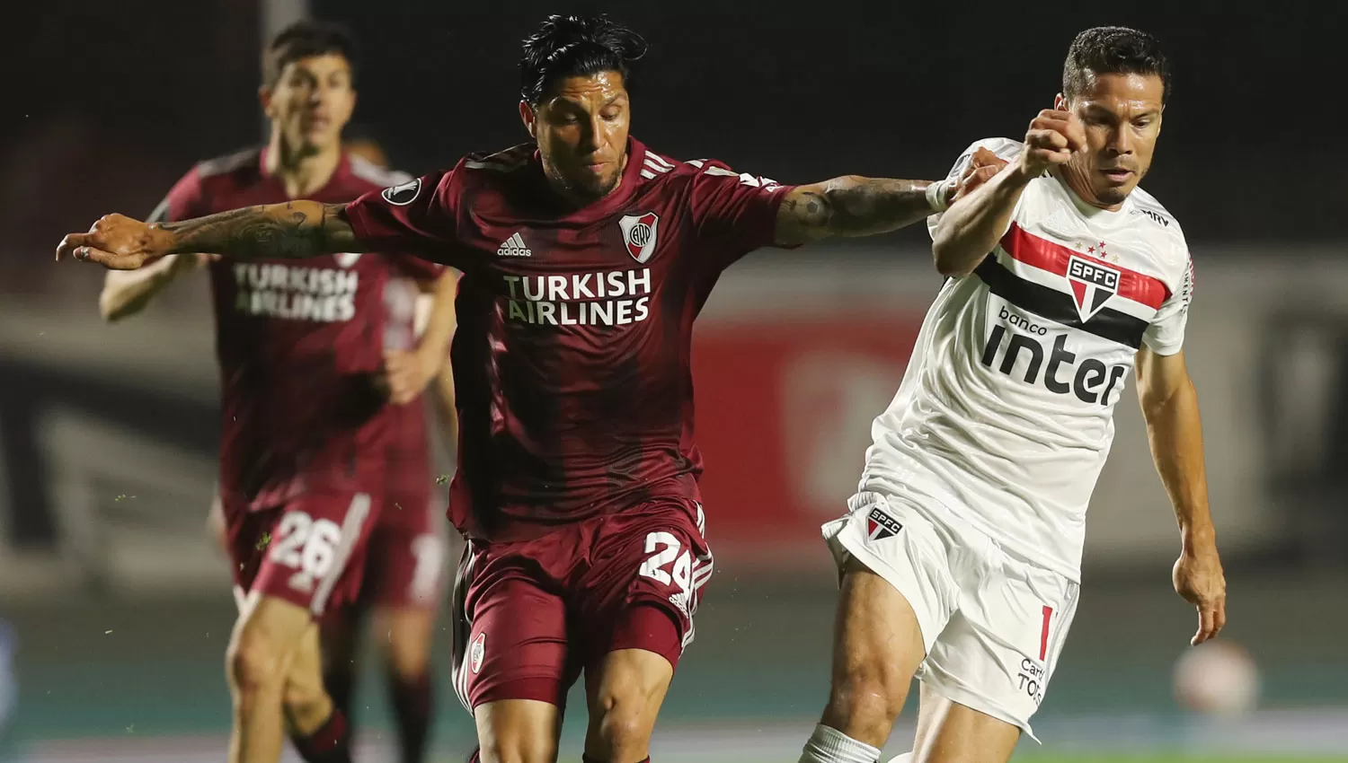 EL DESQUITE. River y San Pablo igualaron 2-2 en el partido de ida por la Copa.