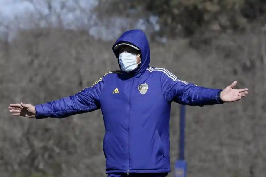 VUELVE. Tras haber delegado su función en Leandro Somoza, Miguel Russo volverá a estar hoy en el banco de suplentes.  