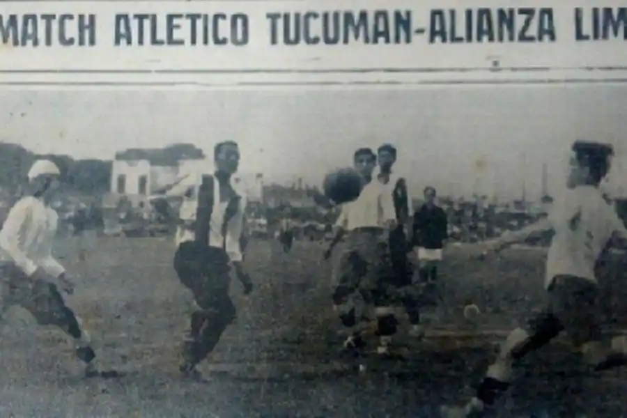 RECUERDO. La foto de un diario peruano tras el Alianza Lima-Atlético de 1930.  
