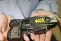 En general, los tucumanos aprueban que la Policía use las armas Taser