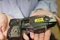 En general, los tucumanos aprueban que la Policía use las armas Taser