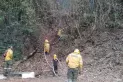 Video: el arduo trabajo de los bomberos contra el fuego en el cerro San Javier