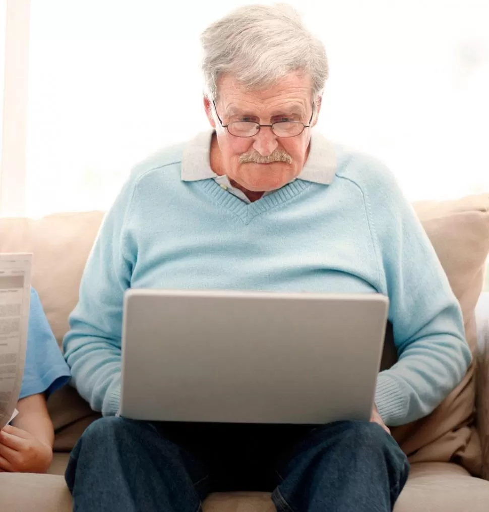  PUNTO DE ENCUENTRO. Adultos mayores se amigaron con internet.