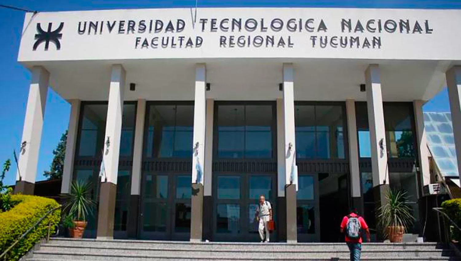 ACUERDO. La Universidad Tecnológica Nacional (regional Tucumán) y la Academia Nacional de Folklore firmaron un acuerdo para promover la cultura nativa.