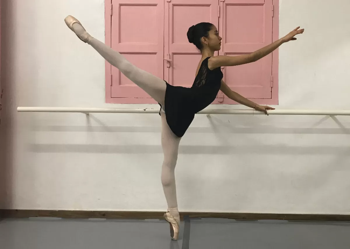 UNA DÉCADA EN PUNTAS DE PIE. Celina Vergara comenzó con la danza clásica a los cinco años. Hoy, con 15 años, se proyecta hacia el futuro.