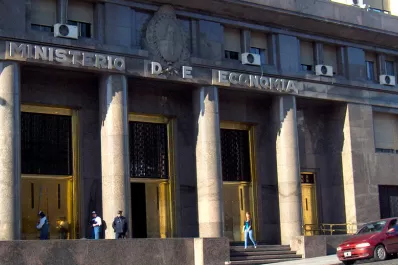 Economía captó casi U$S 1.800 millones a partir de un bono atado al dólar