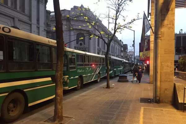 Multas y quita de las concesiones, las sanciones que evalúa la Municipalidad por el bloqueo de ómnibus
