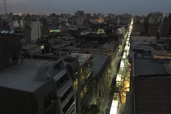 Caos en la ciudad: los choferes bloquean el tránsito en distintas arterias con sus colectivos