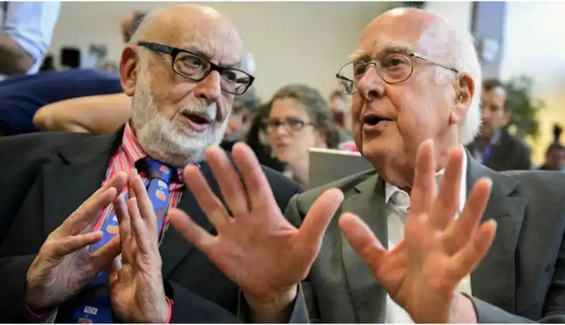 François Englert (Bélgica) y Peter Higgs