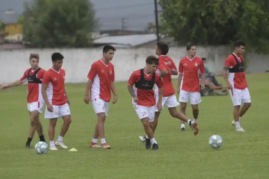 PIDE PISTA. Menéndez no jugó durante la última temporada y buscará revancha.  