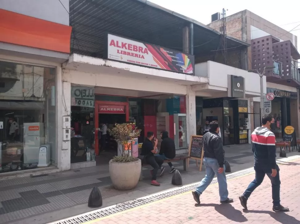 EN CONCEPCIÓN. Comerciantes de la semipeatonal San Martín denuncian que los ataques son constantes. la gaceta / fotos de rodolfo casen
