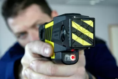 Las Taser, otra vez en el centro de la polémica