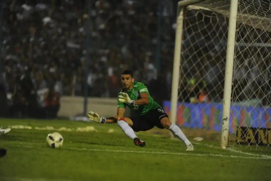  10 veces jugó Ayala en Atlético, pero en un lapso de dos años y medio (entre enero de 2015 y mitad de 2017). Un promedio mucho más bajo, pero con buenas actuaciones, como ante Boca en 2016, en la Bombonera.