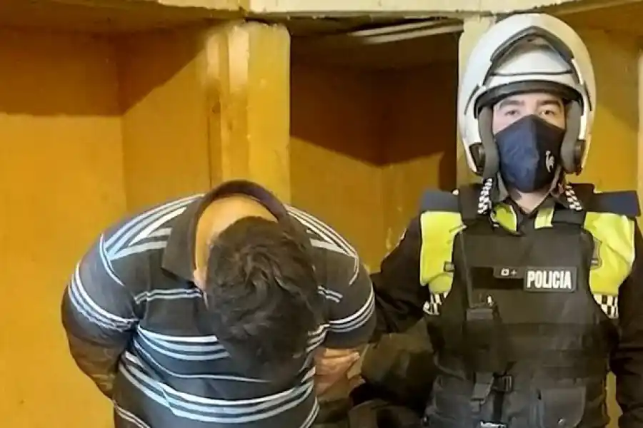 En un intento de asalto, un joven de 18 años amenazó con un arma a un taxista y quedó aprehendido