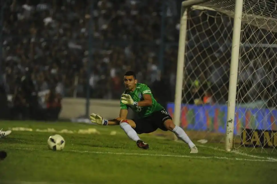  10 veces jugó Ayala en Atlético, pero en un lapso de dos años y medio (entre enero de 2015 y mitad de 2017). Un promedio mucho más bajo, pero con buenas actuaciones, como ante Boca en 2016, en la Bombonera.