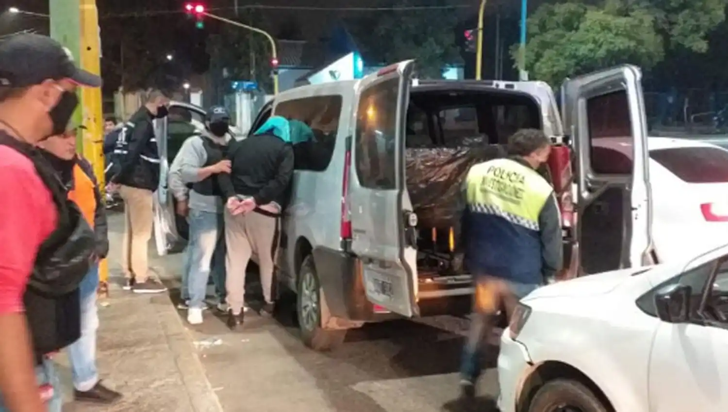 Cuatro policías fueron detenidos por el millonario robo a la empresa Luque