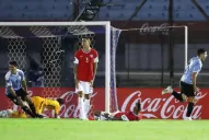 Uruguay superó a Chile de manera agónica en Montevideo