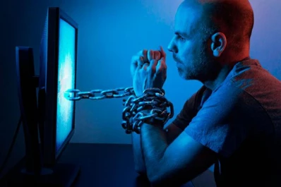 ¿A qué nos expone la adicción a las redes sociales?