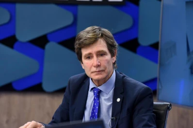 Pedicone critica la licencia que le dan