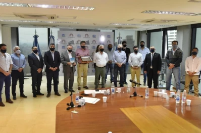 Incendios en San Javier: Jaldo reconoció a los pilotos y a los propietarios de aviones que ayudaron a mitigar el fuego