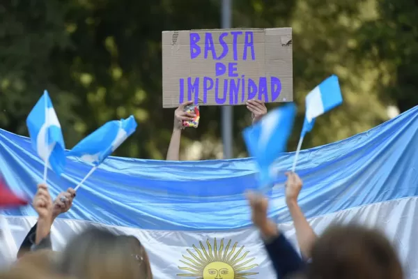 En Tucumán, opositores difieren sobre si es oportuno ir a marchar