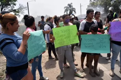 Ocupantes de un predio del ferrocaril cortaron la ruta 315